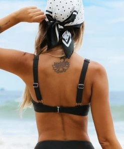 CUPSHE Bikinis Destinee Black Sweetheart Back Hook Bikini Top