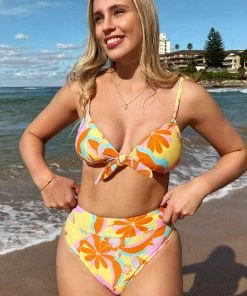 CUPSHE Retro Daisy Print Knotted Top & Cheeky High Leg Bikini Set