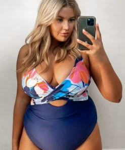 CUPSHE Deep Ocean Molded Twist Front Tummy Control Plus Size One Piece