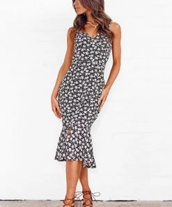 CUPSHE Diza V-neck Ditsy Ruffle Slip Dress