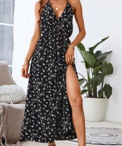 CUPSHE Lara V-neck Ditsy Slip Dress Dresses