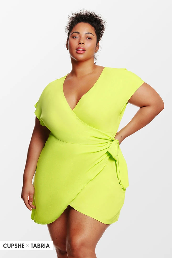 CUPSHE Love Los Angeles Self-Tie Wrap Plus Size Mini Dress